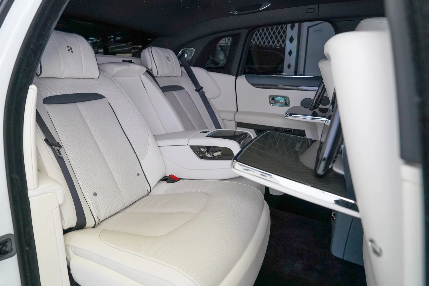 2023 Rolls-Royce Ghost Black Badge, 7/15