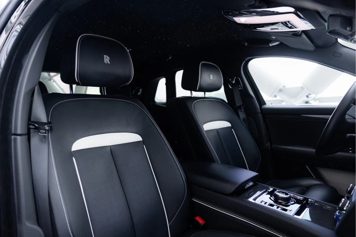 2023 Rolls-Royce Ghost Black Badge proposée par un concessionnaire agréé McLaren et Morgan à Utrecht, Pays-Bas, photo 4 sur 25