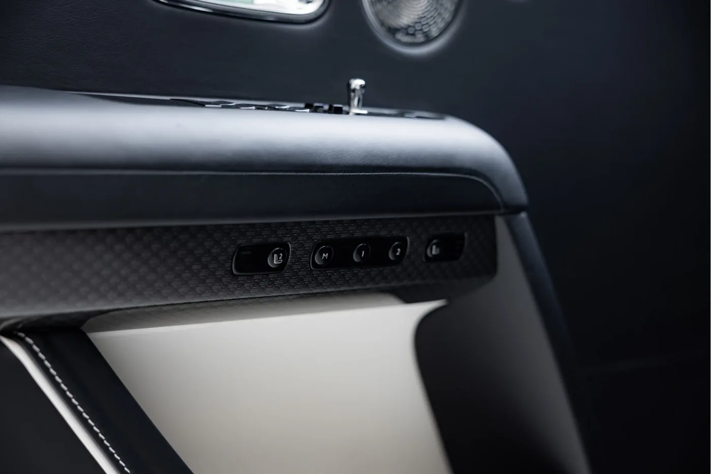 2023 Rolls-Royce Ghost Black Badge proposée par un concessionnaire agréé McLaren et Morgan à Utrecht, Pays-Bas, photo 12 sur 25