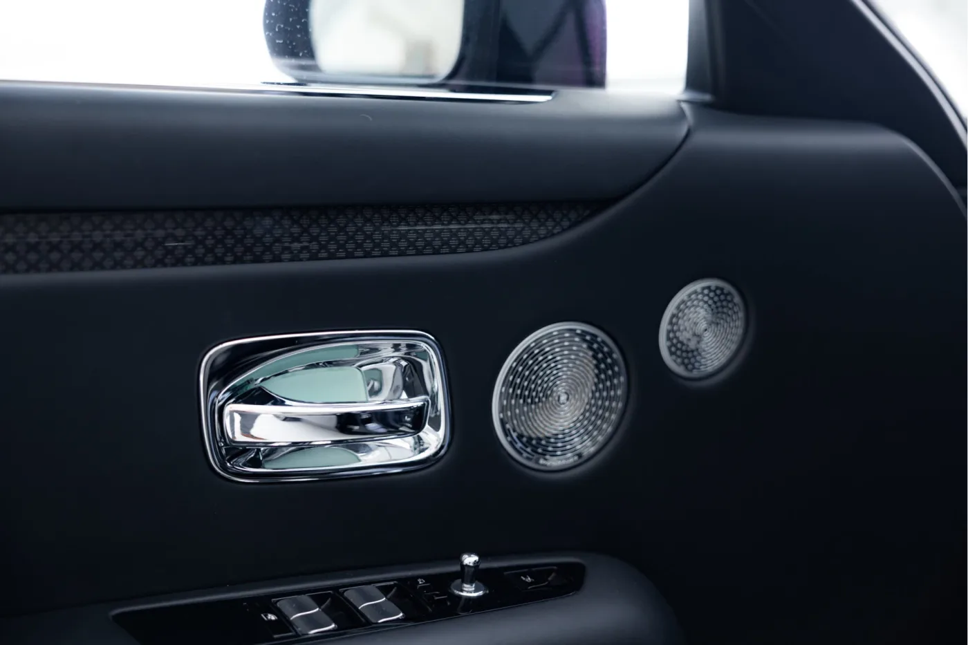 2023 Rolls-Royce Ghost Black Badge proposée par un concessionnaire agréé McLaren et Morgan à Utrecht, Pays-Bas, photo 15 sur 25