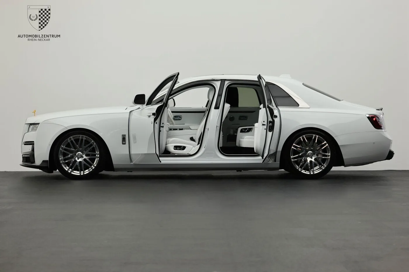 2023 Rolls-Royce Ghost Brabus angeboten von einem Supersportwagenhändler in Viernheim, Deutschland, Foto 7 von 25