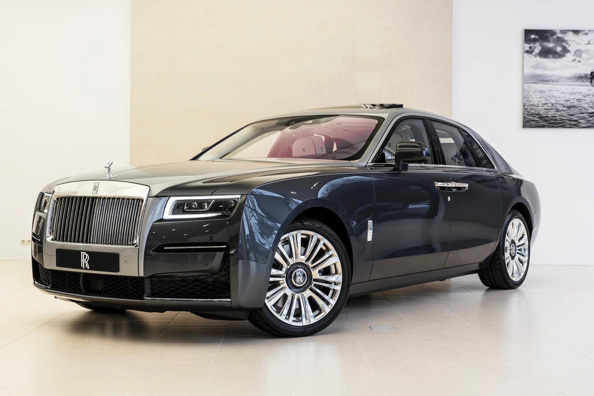 2023 Rolls-Royce Ghost angeboten von einem Fachhändler in Eindhoven, Niederlande, Hauptfoto