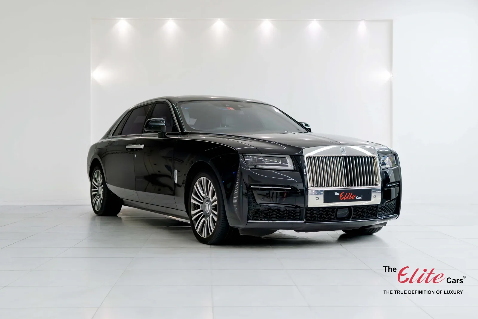 2023 Rolls-Royce Ghost Extended angeboten von einem Fachhändler in Dubai, Vereinigte Arabische Emirate, Hauptfoto
