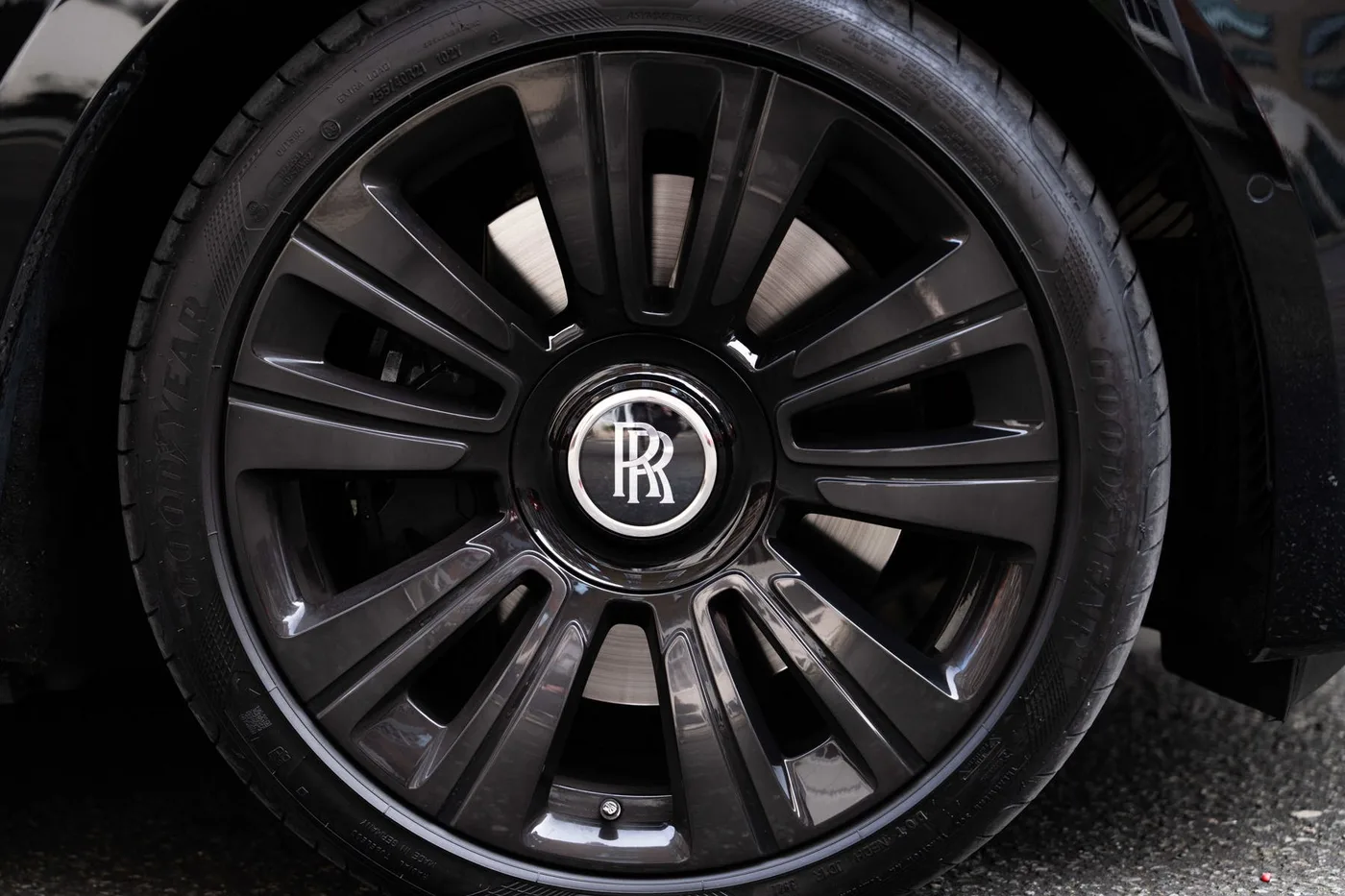 2023 Rolls-Royce Ghost offered by a franchised dealer group in London, United Kingdom, photo 9 of 25
