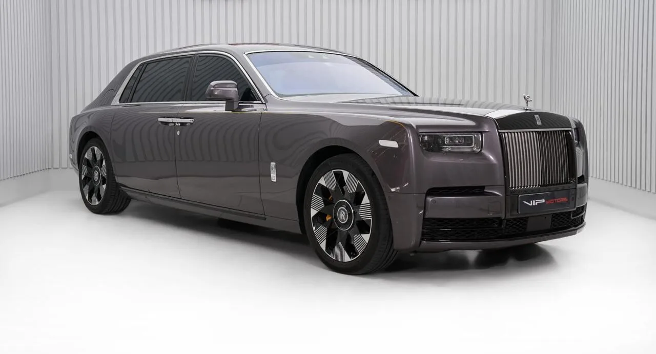 2023 Rolls-Royce Phantom Extended angeboten von einem Fachhändler in Dubai, Vereinigte Arabische Emirate, Hauptfoto