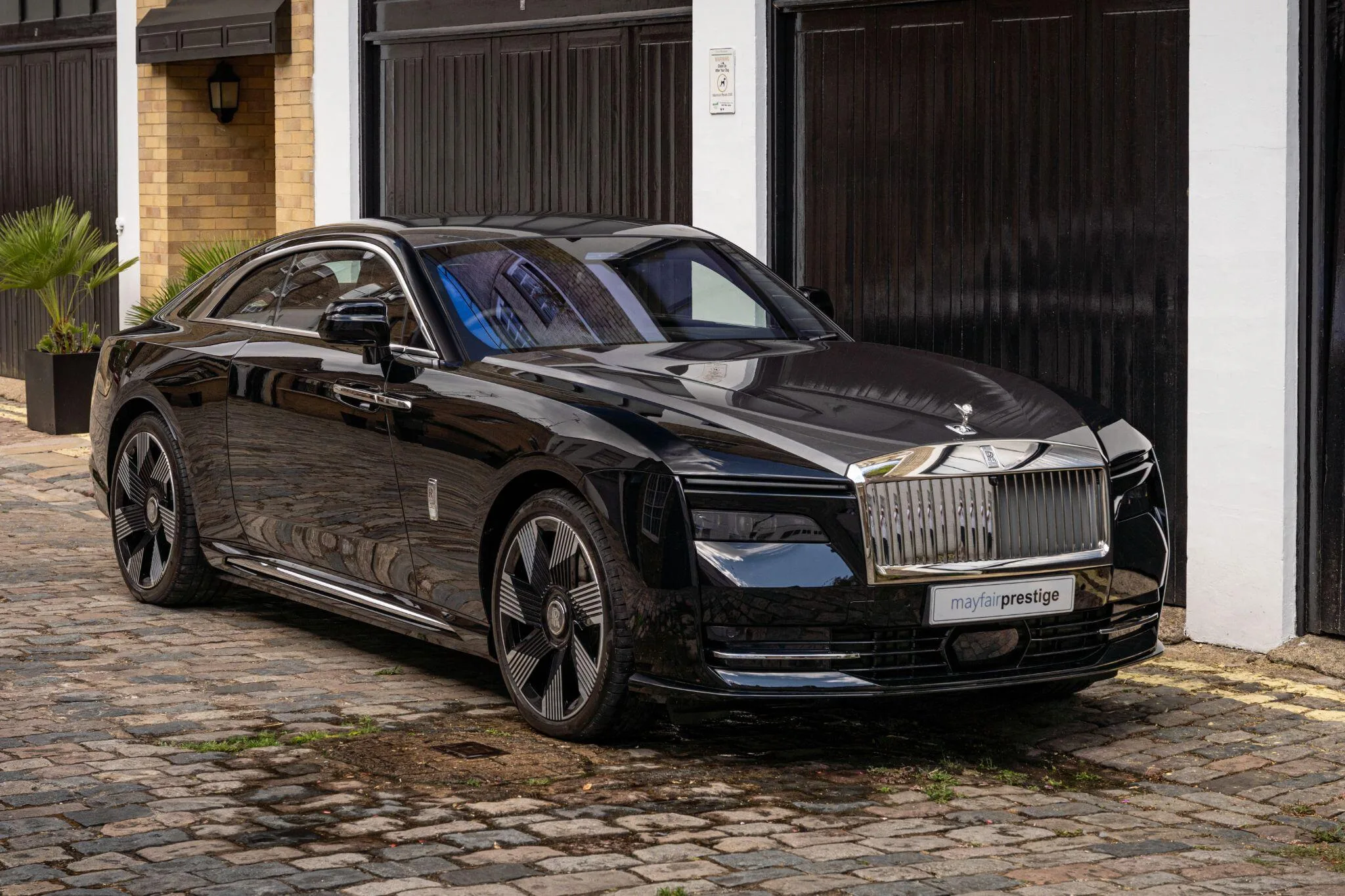 2023 Rolls-Royce Spectre angeboten von einem Fachhändler in London, Vereinigtes Königreich, Hauptfoto