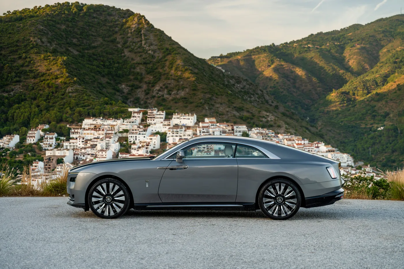 2023 Rolls-Royce Spectre offered by a specialist dealer in Hook Norton, United Kingdom, photo 9 of 15
