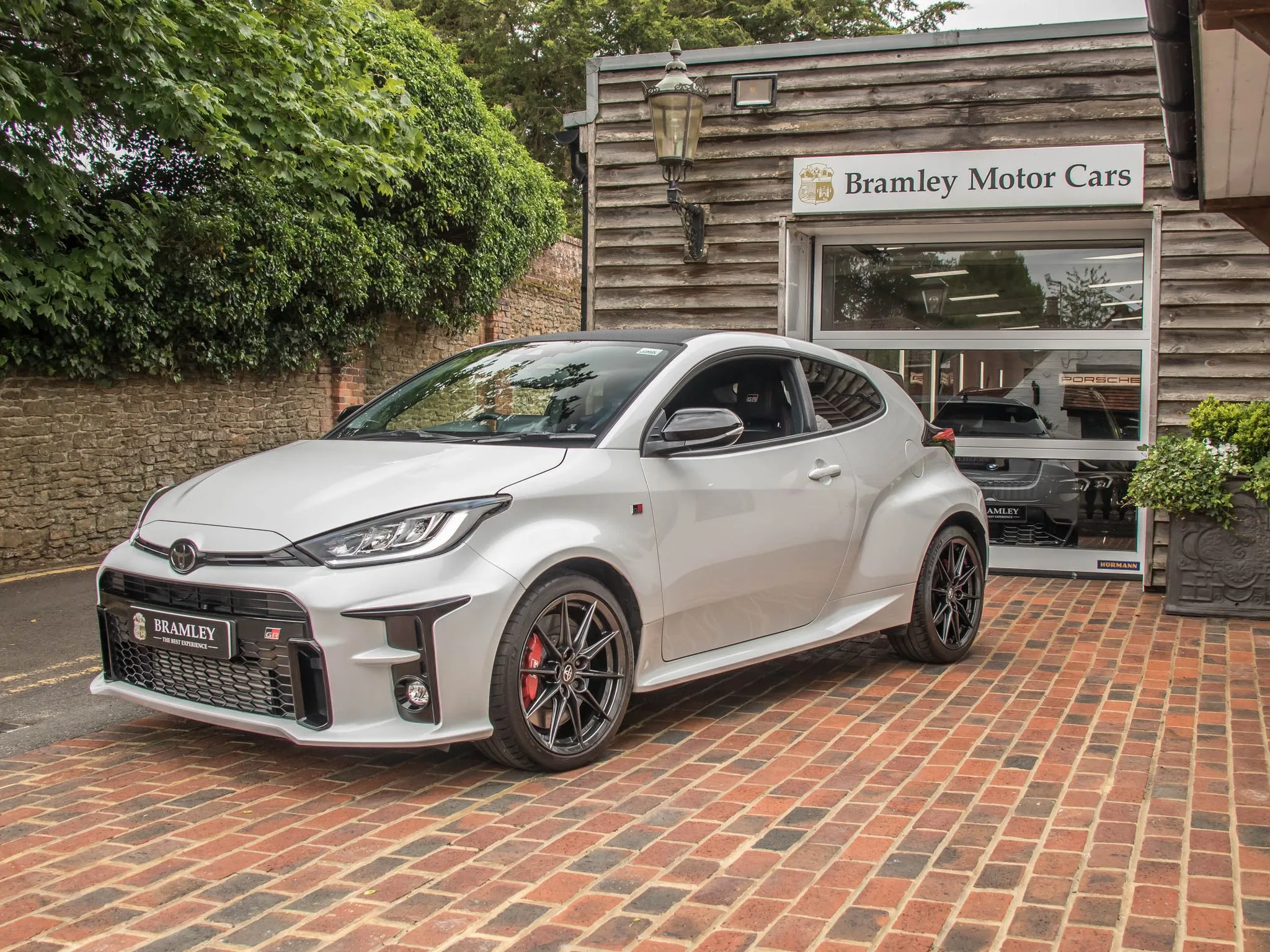 2023 Toyota GR Yaris Circuit Pack angeboten von einem Fachhändler in Bramley, Vereinigtes Königreich, Hauptfoto