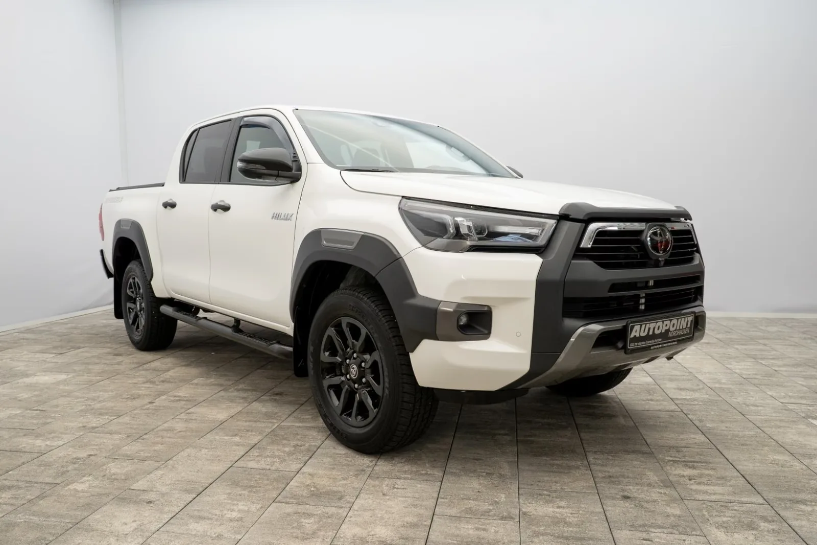 2023 Toyota Hilux Invincible angeboten von einem Fachhändler in Nordhausen, Deutschland, Hauptfoto