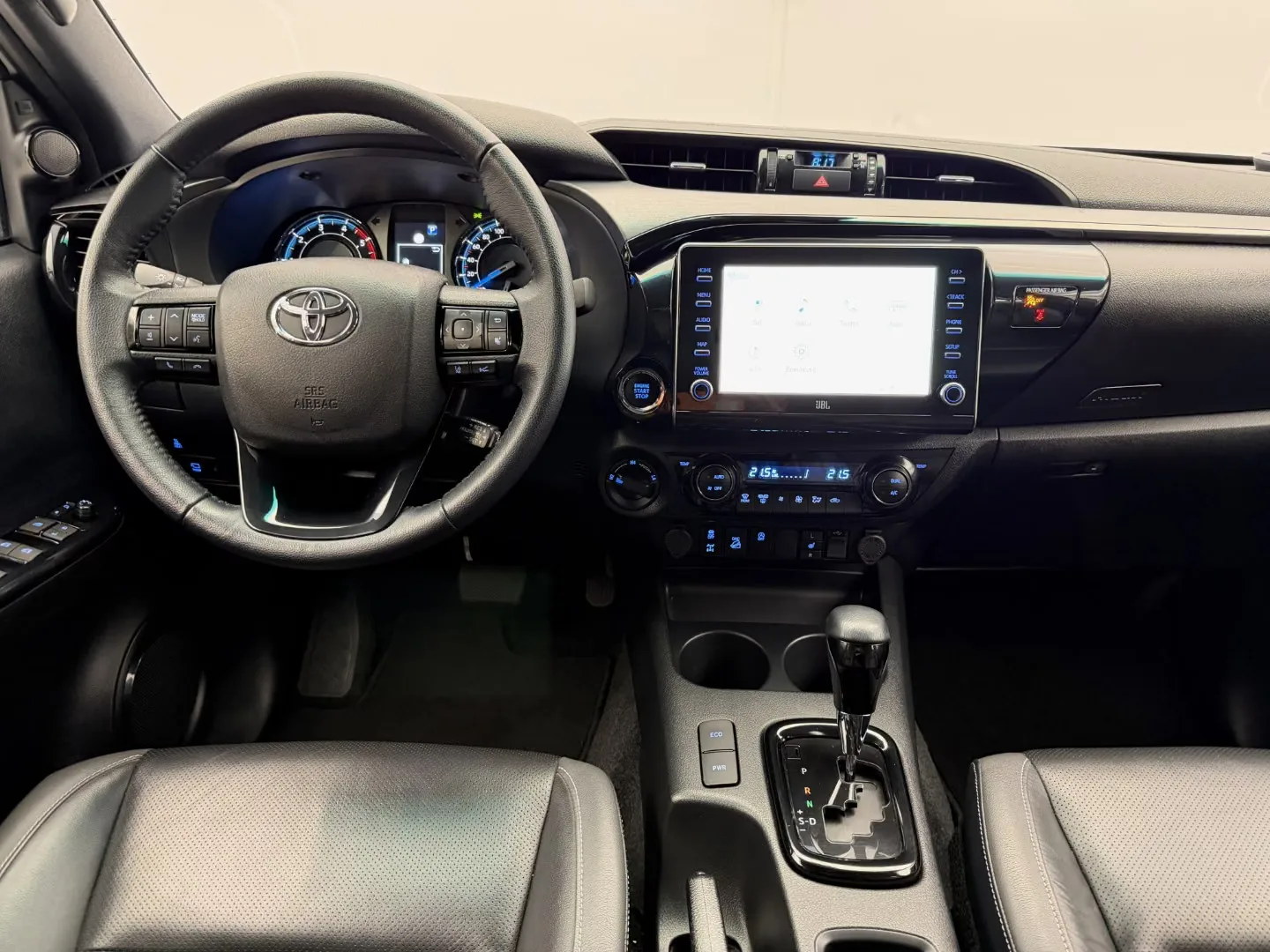 2023 Toyota Hilux Invincible, 2/30