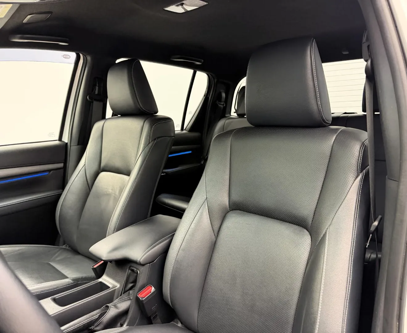 2023 Toyota Hilux Invincible, 3/30