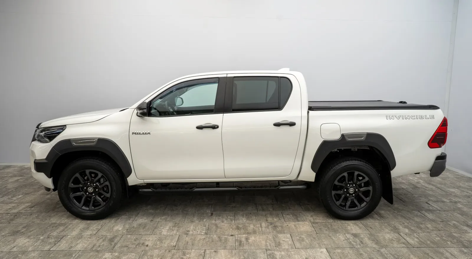 2023 Toyota Hilux Invincible, 7/30