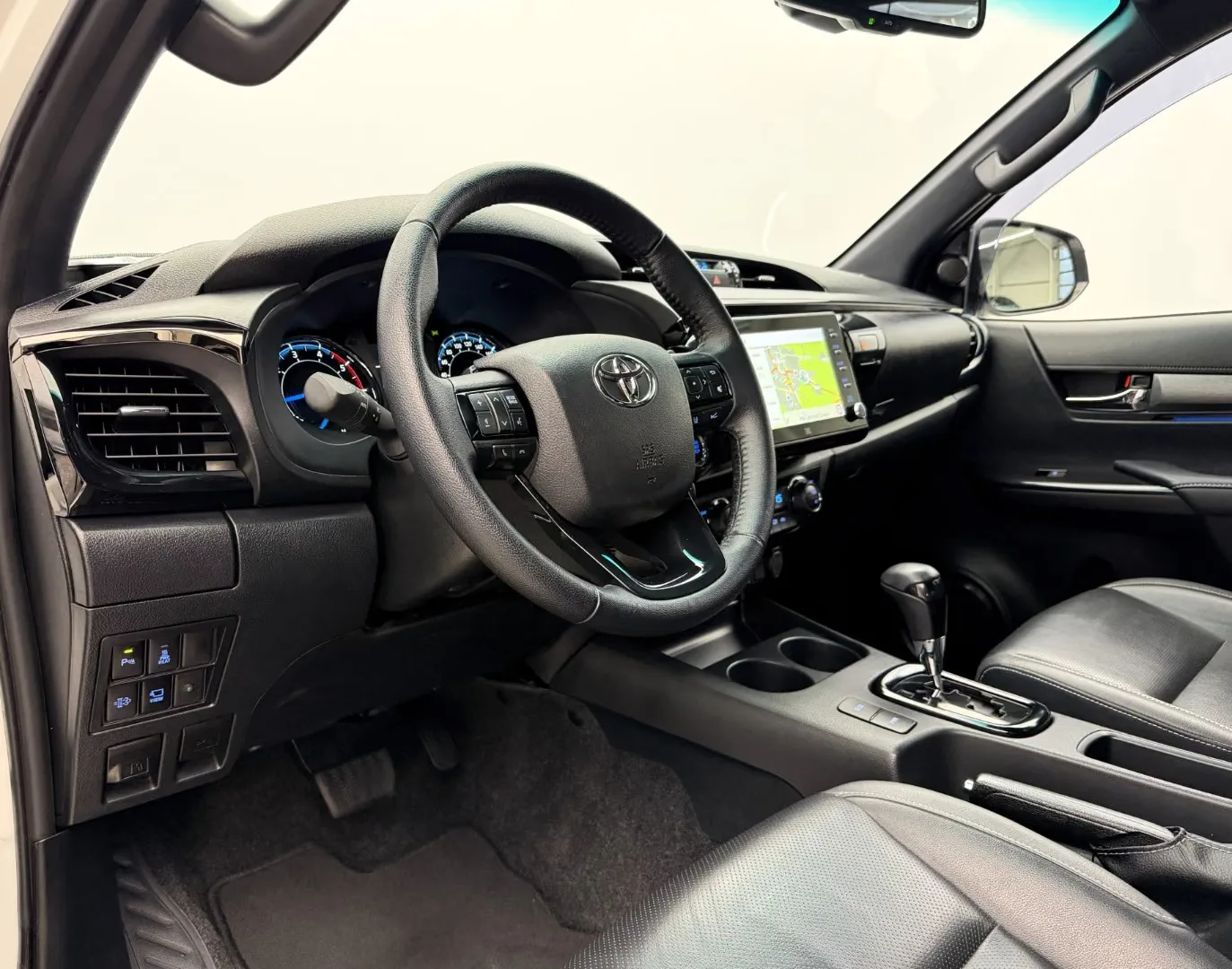 2023 Toyota Hilux Invincible, 10/30