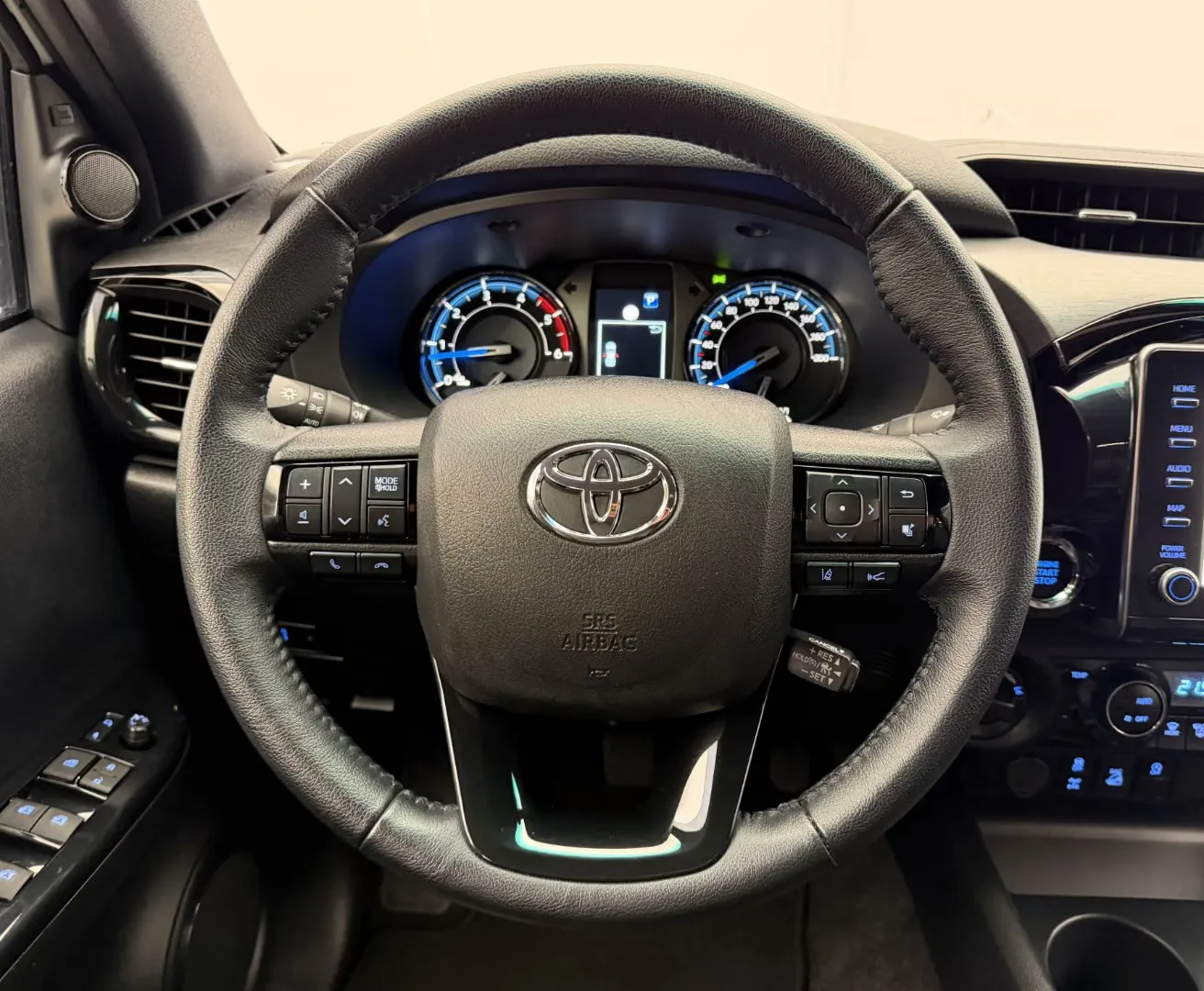 2023 Toyota Hilux Invincible, 11/30