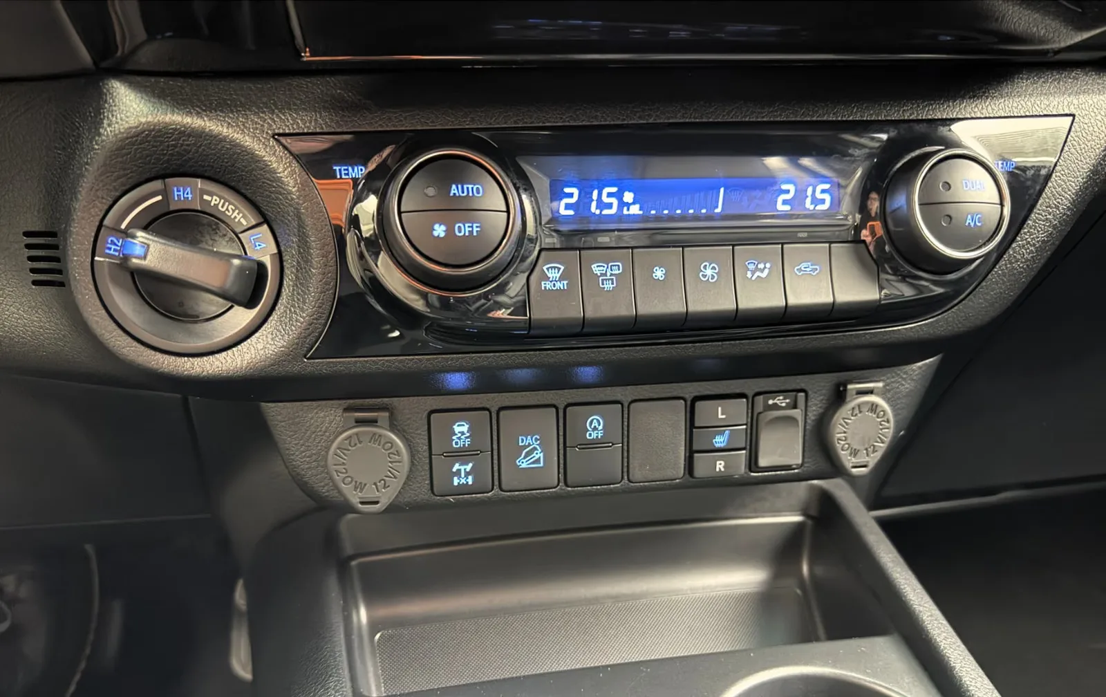 2023 Toyota Hilux Invincible, 15/30