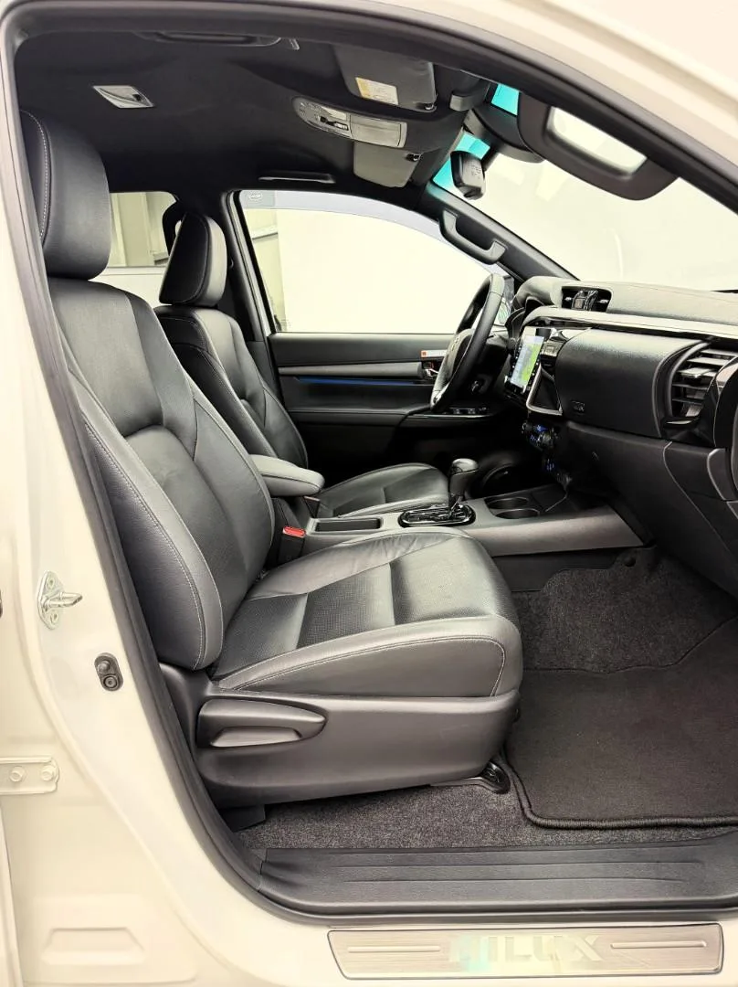 2023 Toyota Hilux Invincible, 19/30
