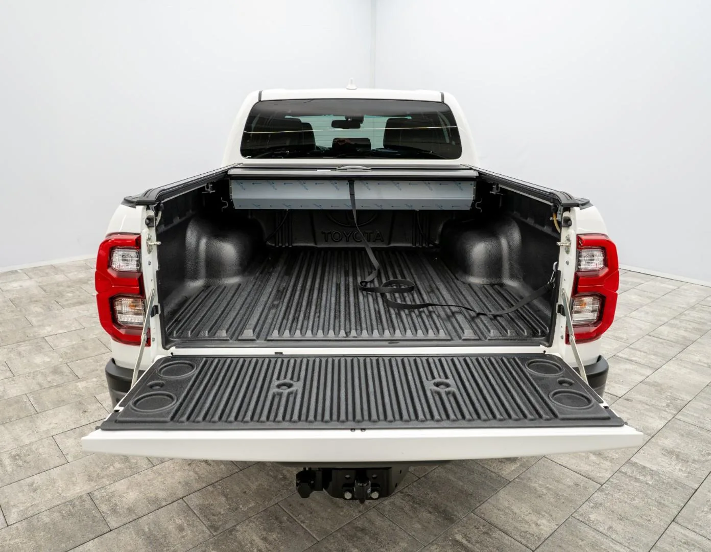 2023 Toyota Hilux Invincible, 28/30