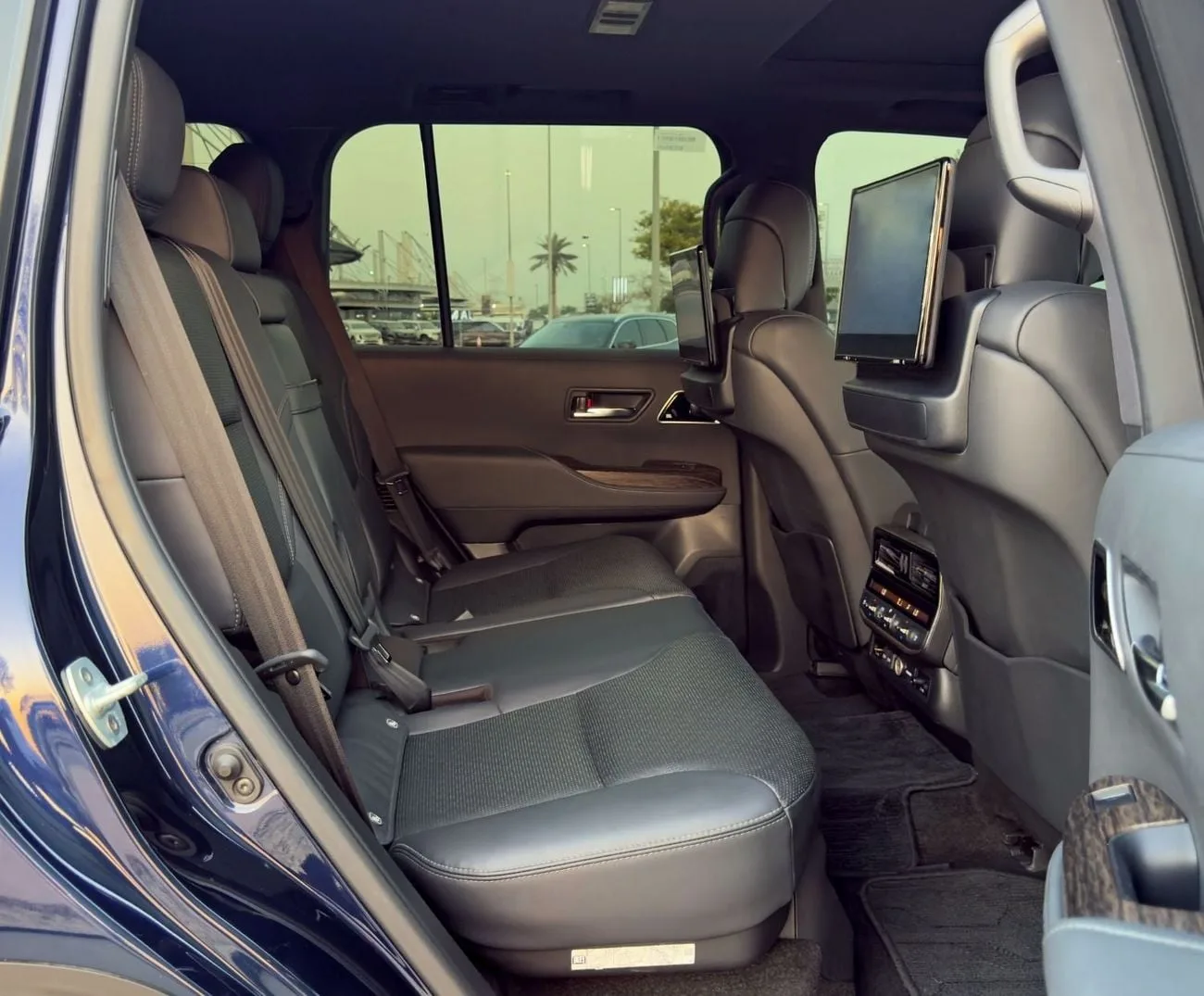 2023 Toyota Land Cruiser, 12/13