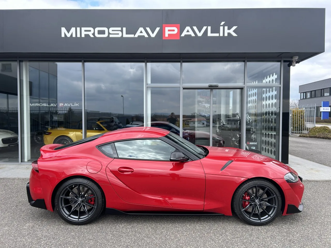 2023 Toyota GR Supra 3.0 proposée par un concessionnaire spécialisé à Písek, Tchéquie, photo 4 sur 31