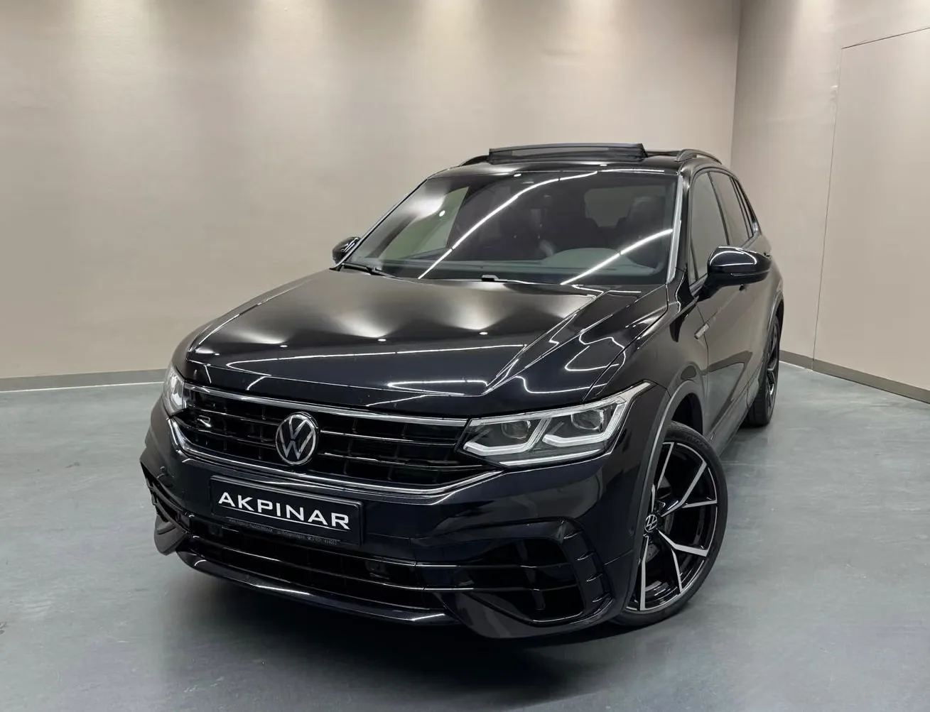 2023 Volkswagen Tiguan R, 2/19