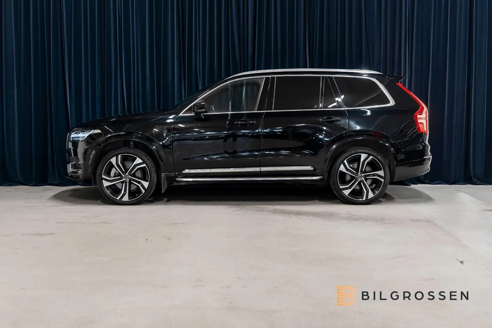 2023 Volvo XC90 Recharge T8 Ultimate Bright, 2/22