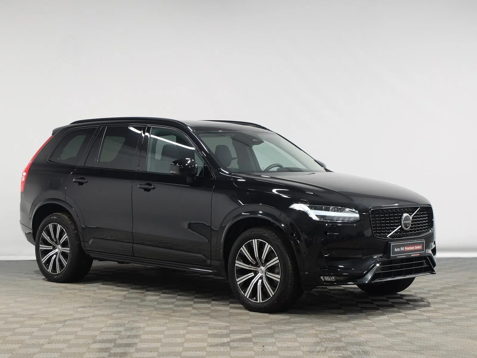 2023 Volvo XC90 B5 AWD Plus Dark angeboten von einem Fachhändler in Tallinn, Estland, Hauptfoto