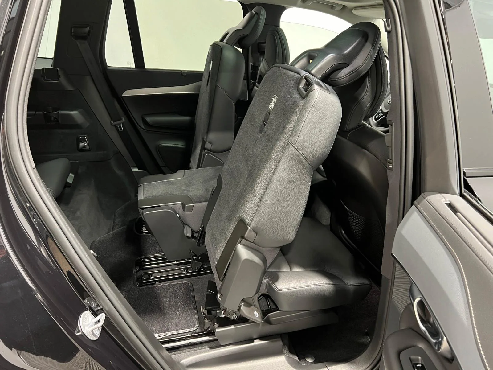 2023 Volvo XC90 B5 AWD Plus Dark, 15/24