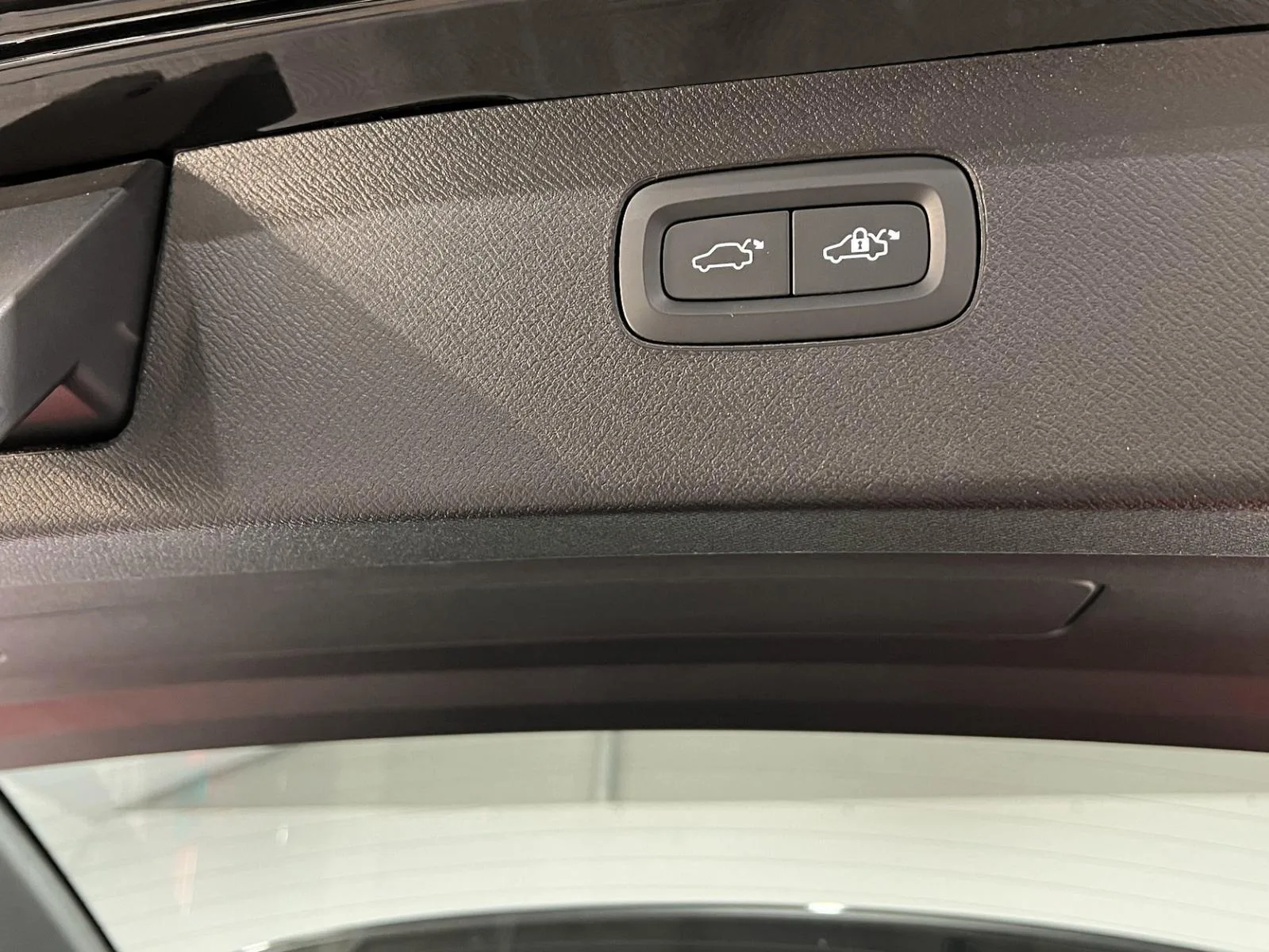 2023 Volvo XC90 B5 AWD Plus Dark, 16/24