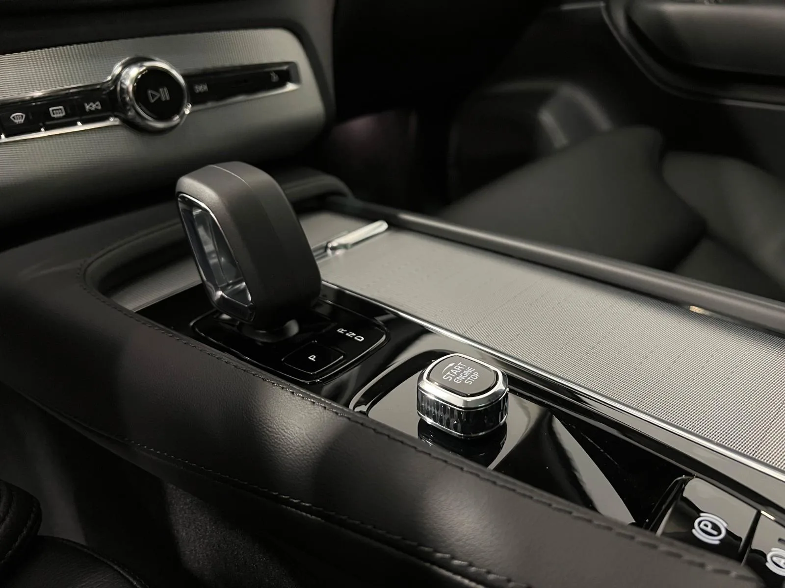2023 Volvo XC90 B5 AWD Plus Dark, 21/24