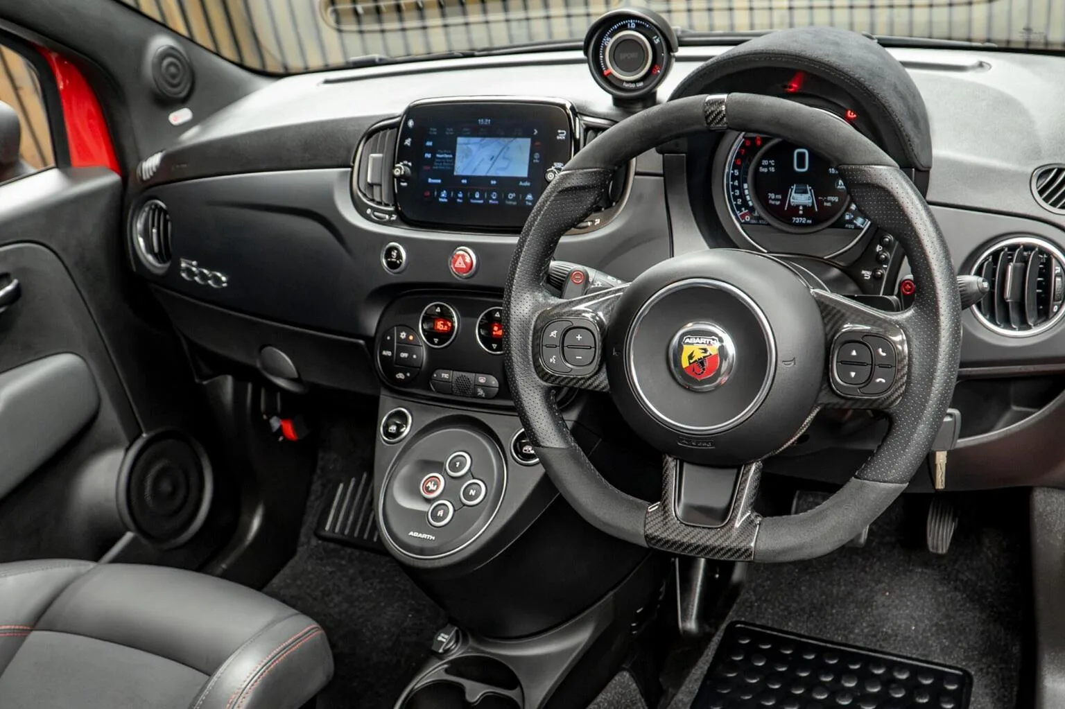 2024 Abarth 695 695C Competizione, 23/30