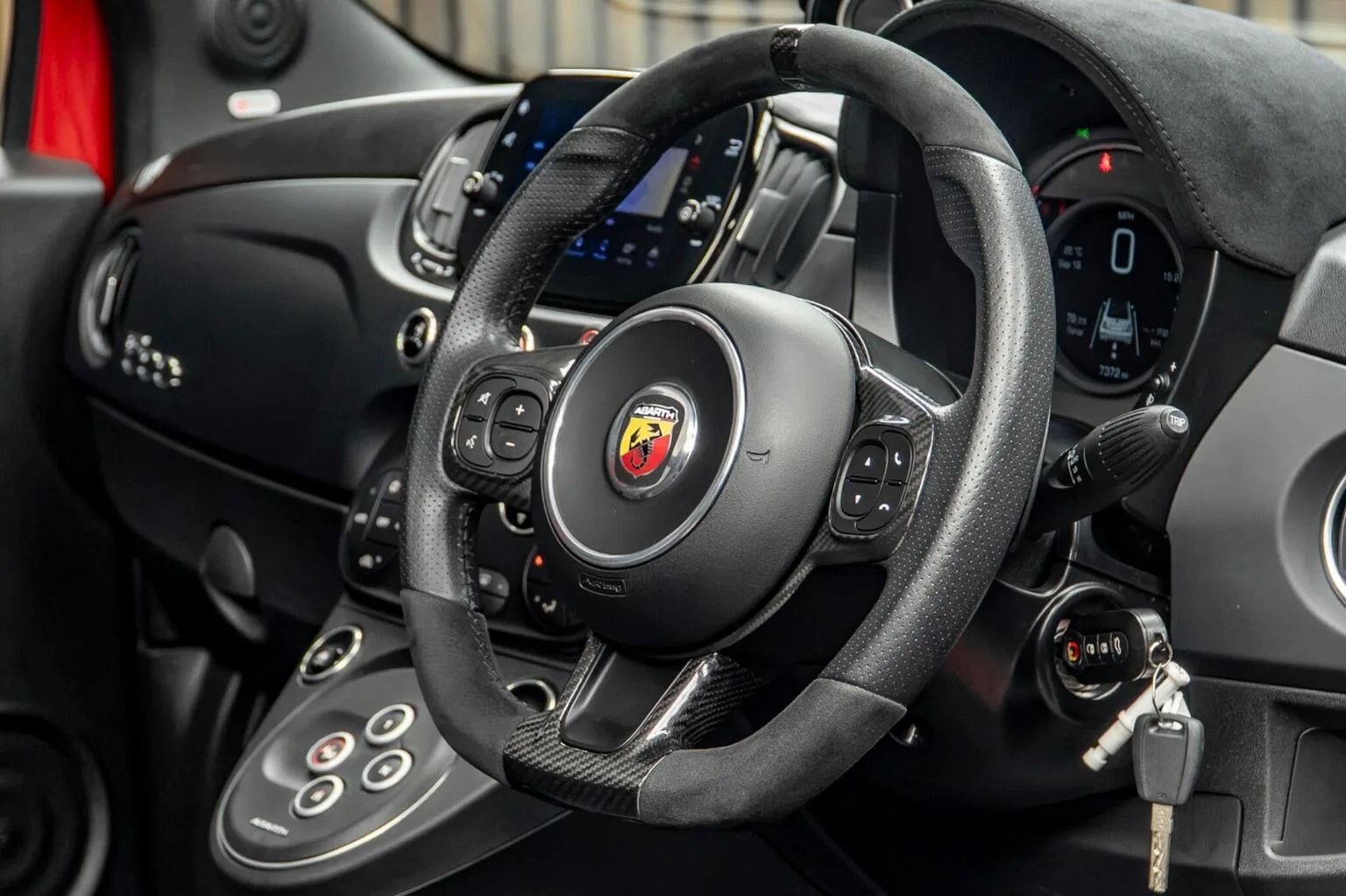 2024 Abarth 695 695C Competizione, 28/30