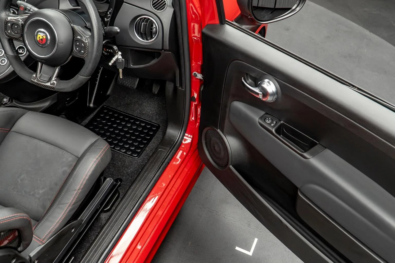 2024 Abarth 695 695C Competizione, 29/30