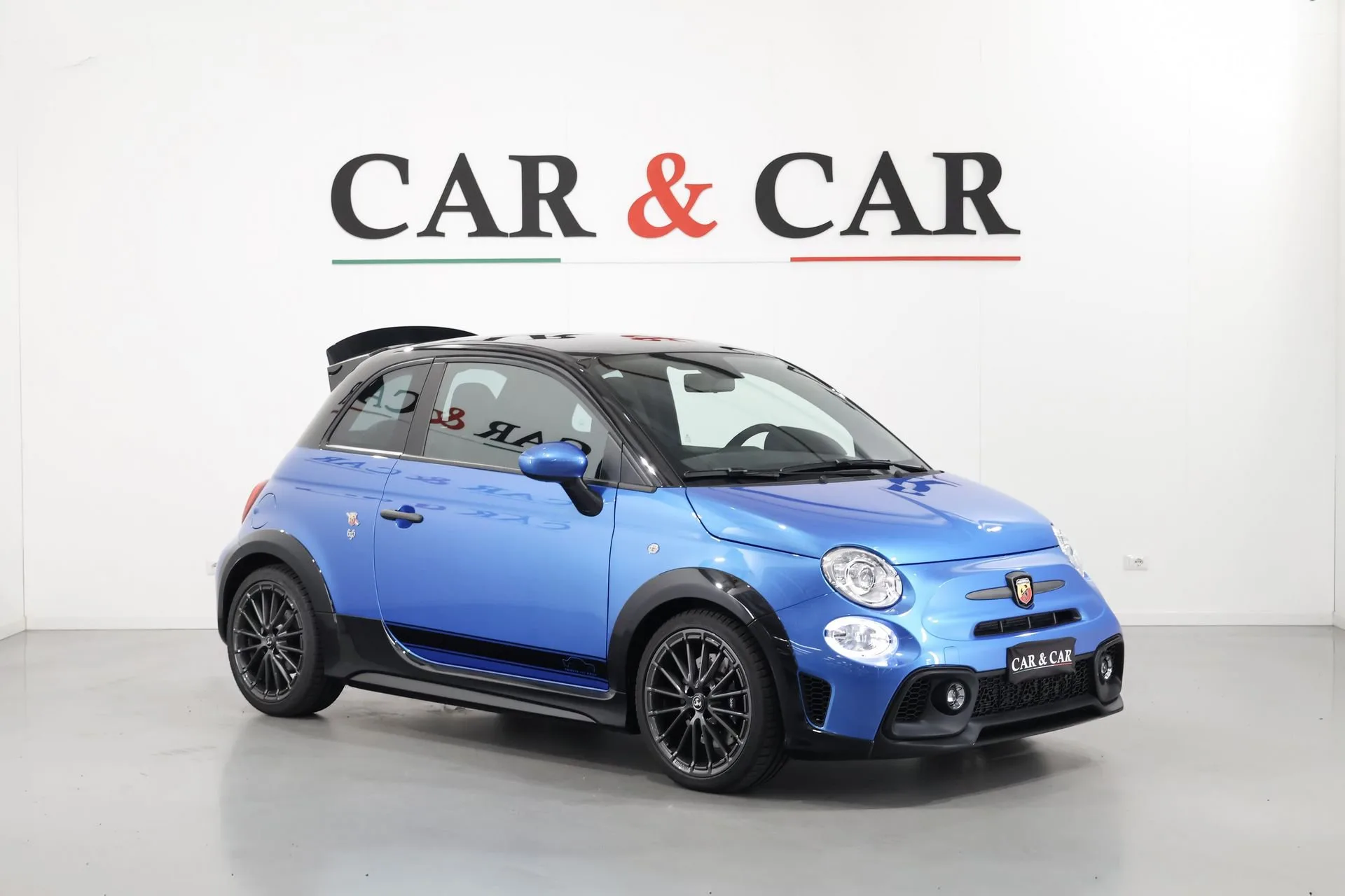 2024 Abarth 695 angeboten von einem Supersportwagenhändler in Zibido San Giacomo, Italien, Hauptfoto