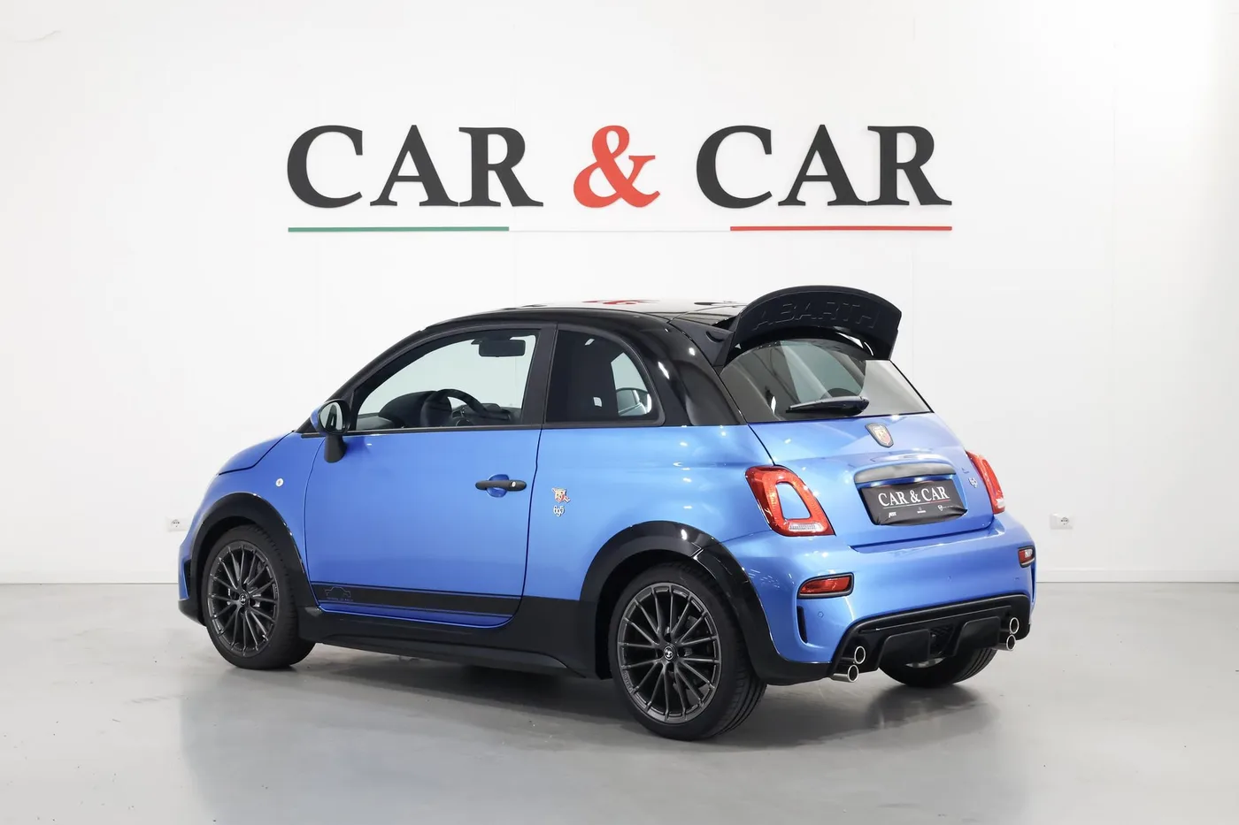 2024 Abarth 695 angeboten von einem Supersportwagenhändler in Zibido San Giacomo, Italien, Foto 2 von 25