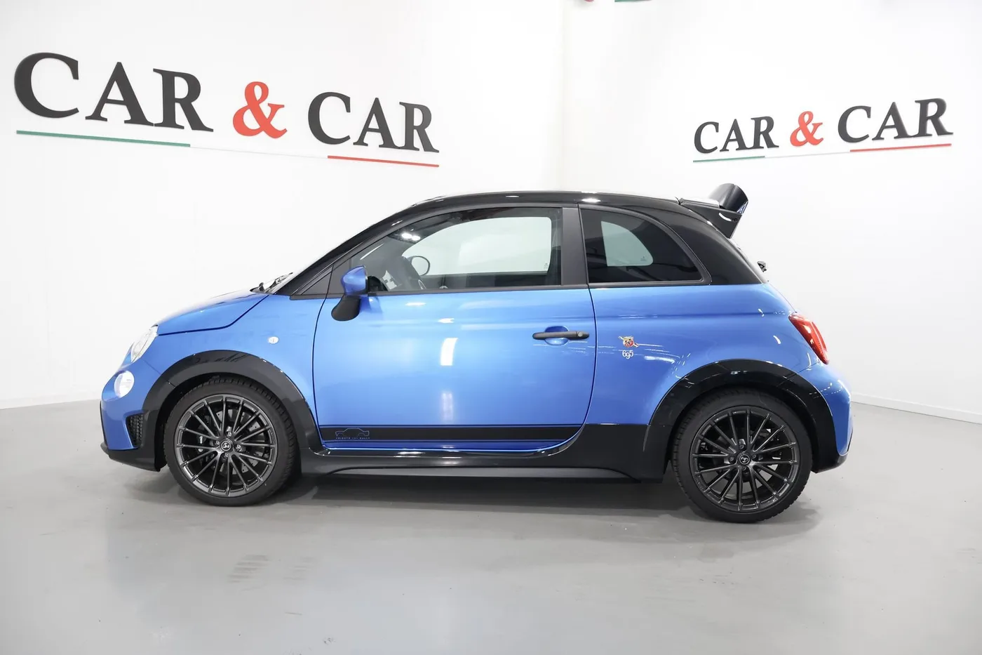 2024 Abarth 695 angeboten von einem Supersportwagenhändler in Zibido San Giacomo, Italien, Foto 6 von 25