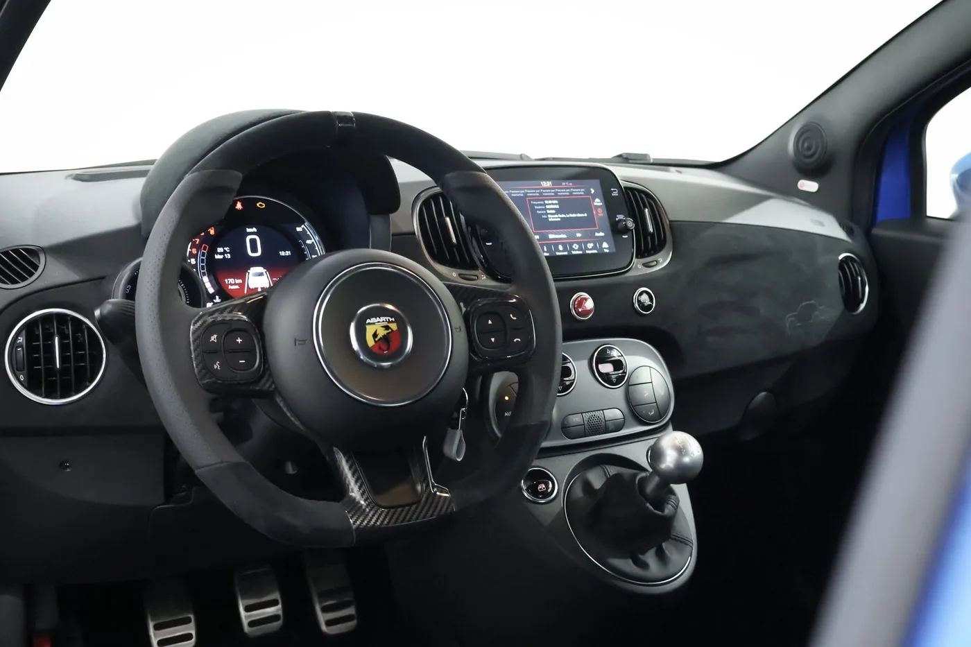 2024 Abarth 695 angeboten von einem Supersportwagenhändler in Zibido San Giacomo, Italien, Foto 9 von 25