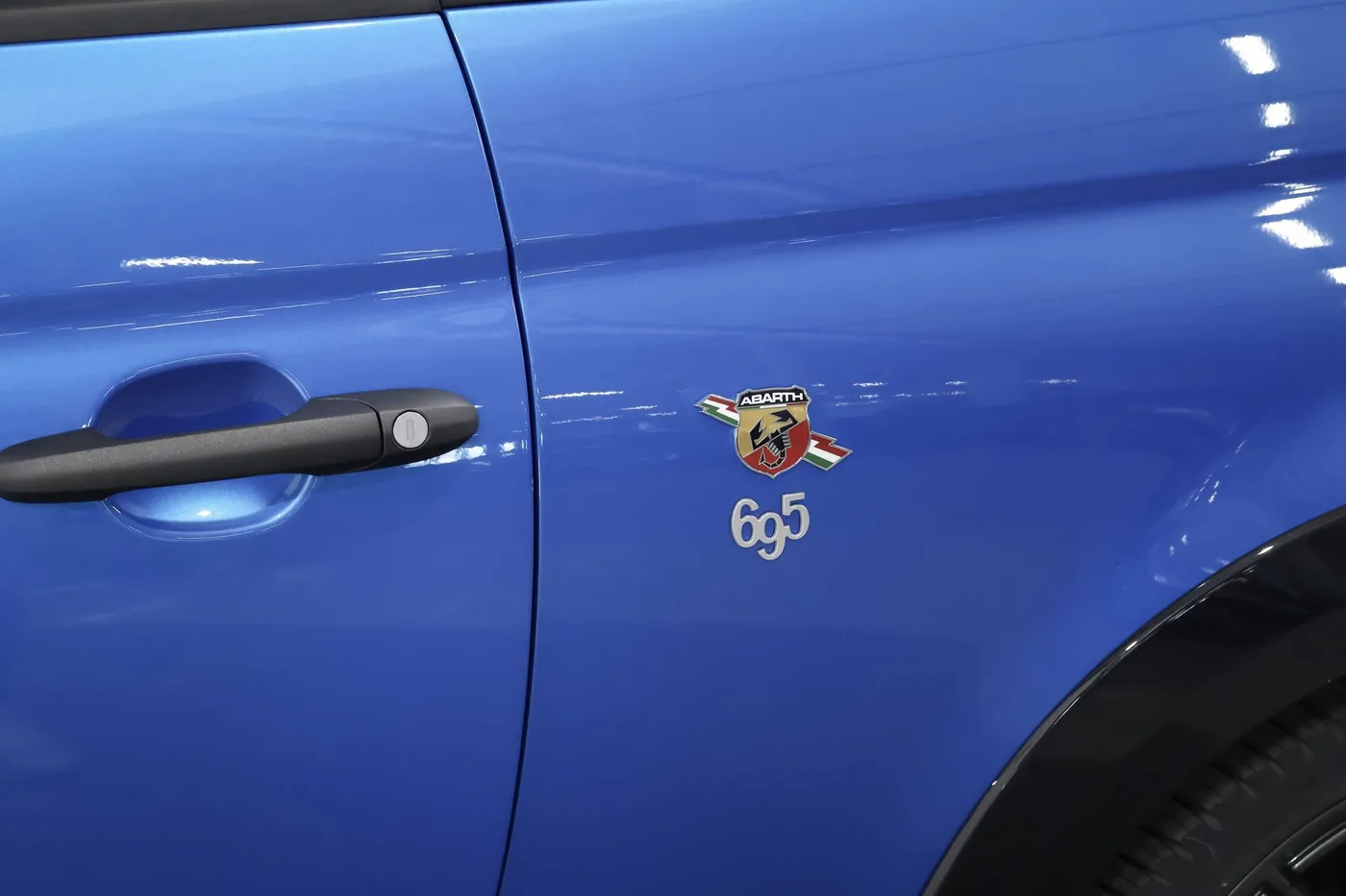 2024 Abarth 695 angeboten von einem Supersportwagenhändler in Zibido San Giacomo, Italien, Foto 15 von 25