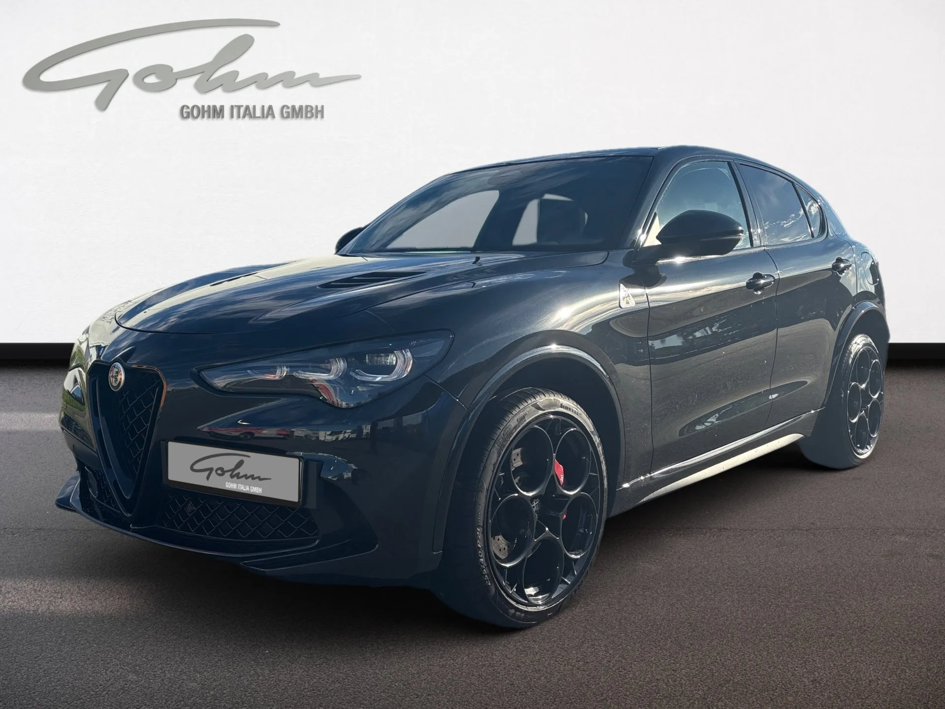 2024 Alfa Romeo Stelvio Quadrifoglio proposta da un concessionario specializzato a Singen, Germania, foto principale