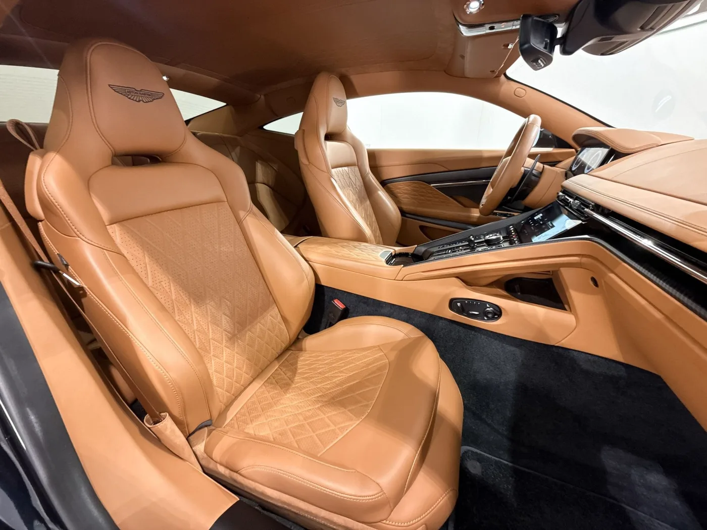 2024 Aston Martin DB12 offered by a supercar dealer in Zibido San Giacomo, Italy, photo 14 of 22