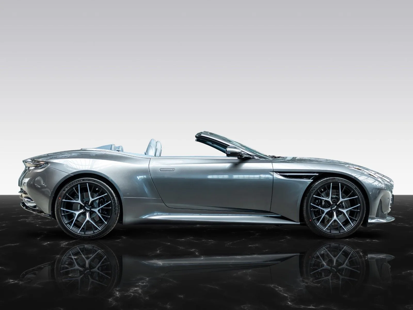 2024 Aston Martin DB12, 5/30