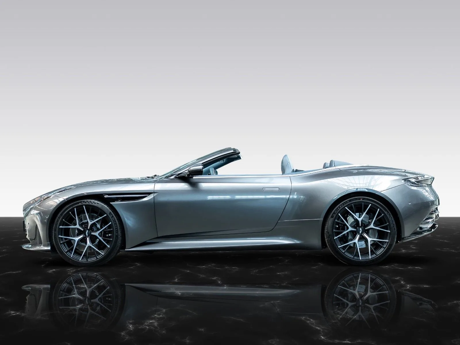 2024 Aston Martin DB12, 6/30