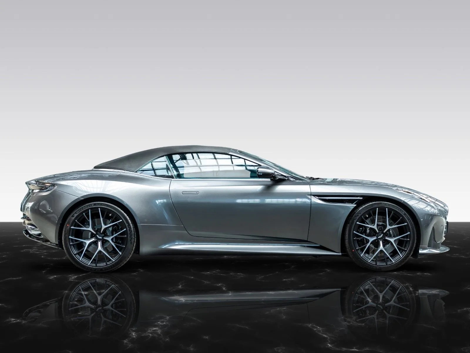 2024 Aston Martin DB12, 7/30