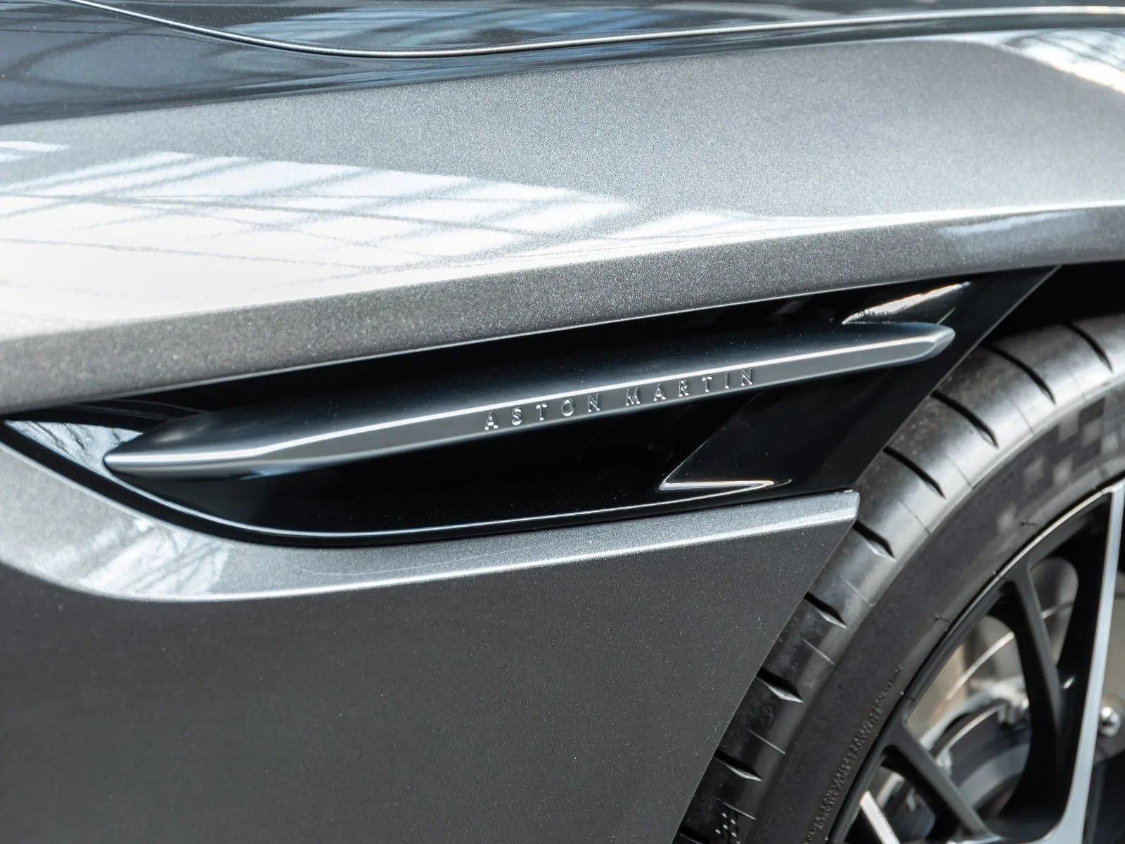 2024 Aston Martin DB12, 16/30