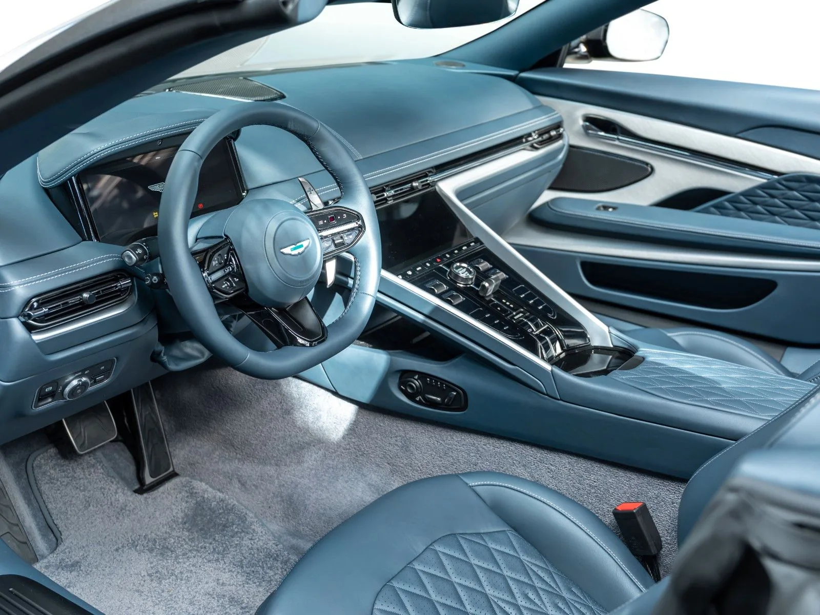 2024 Aston Martin DB12, 18/30