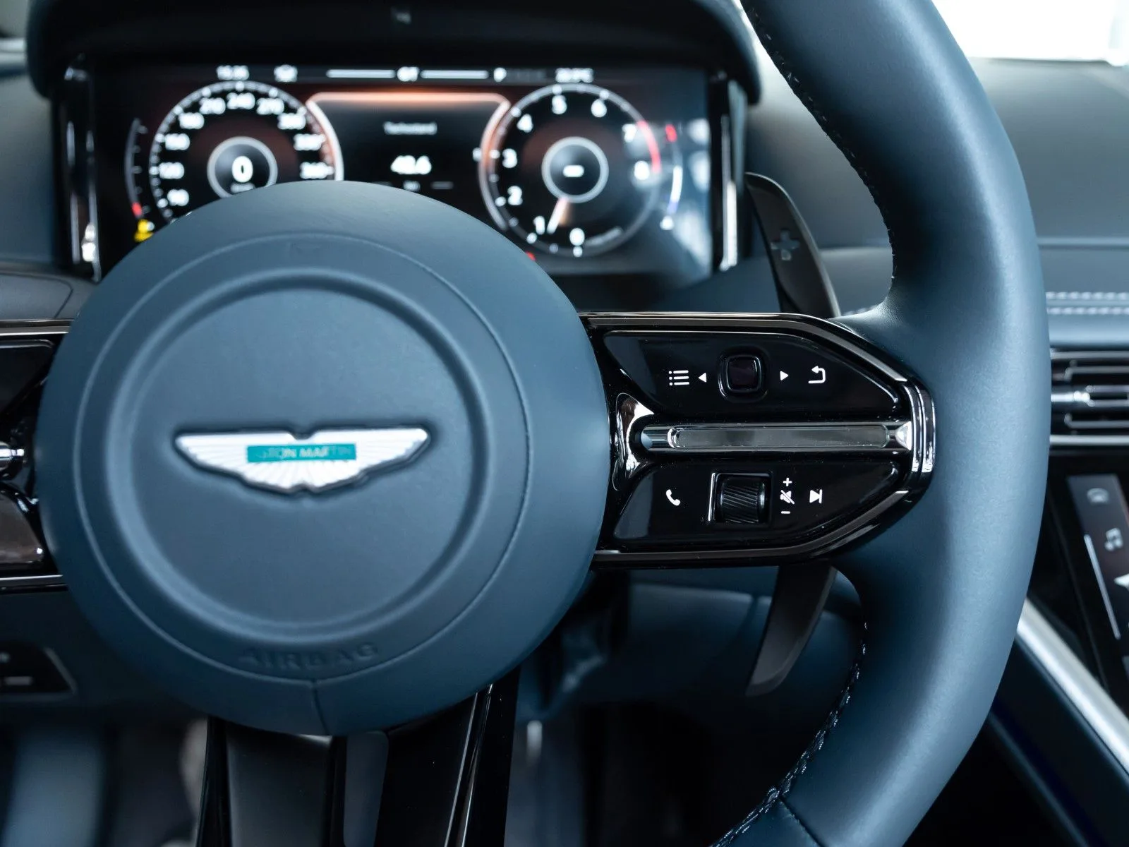 2024 Aston Martin DB12, 26/30