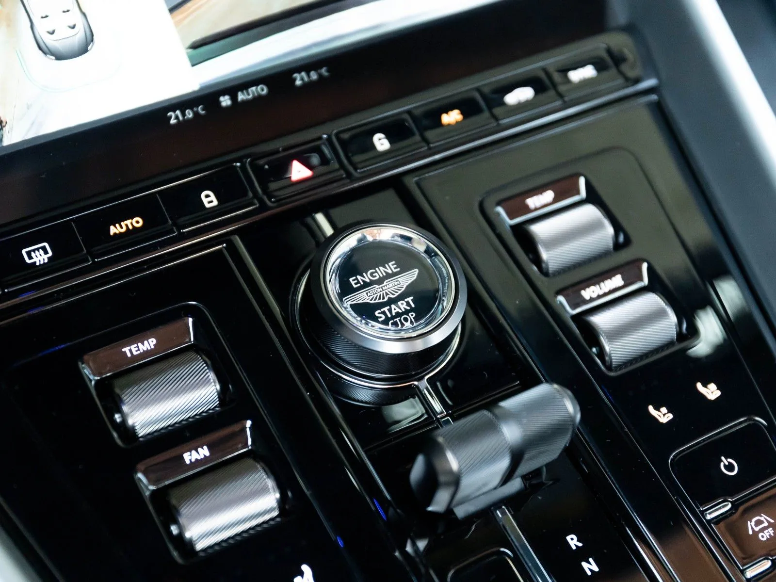 2024 Aston Martin DB12, 29/30