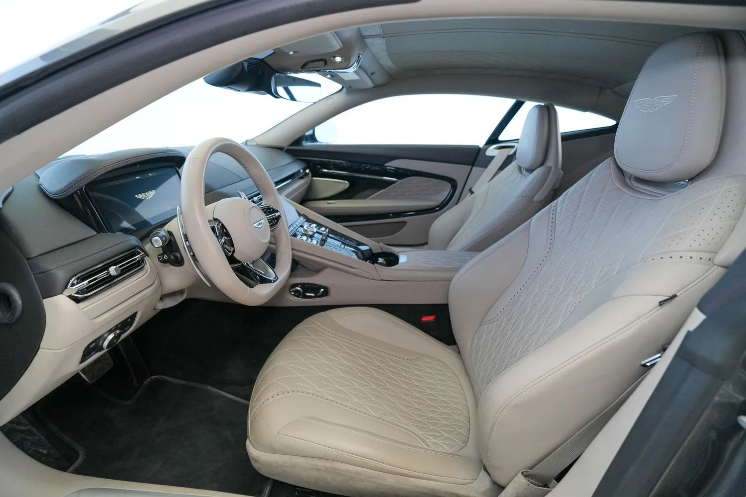 2024 Aston Martin DB12, 7/14