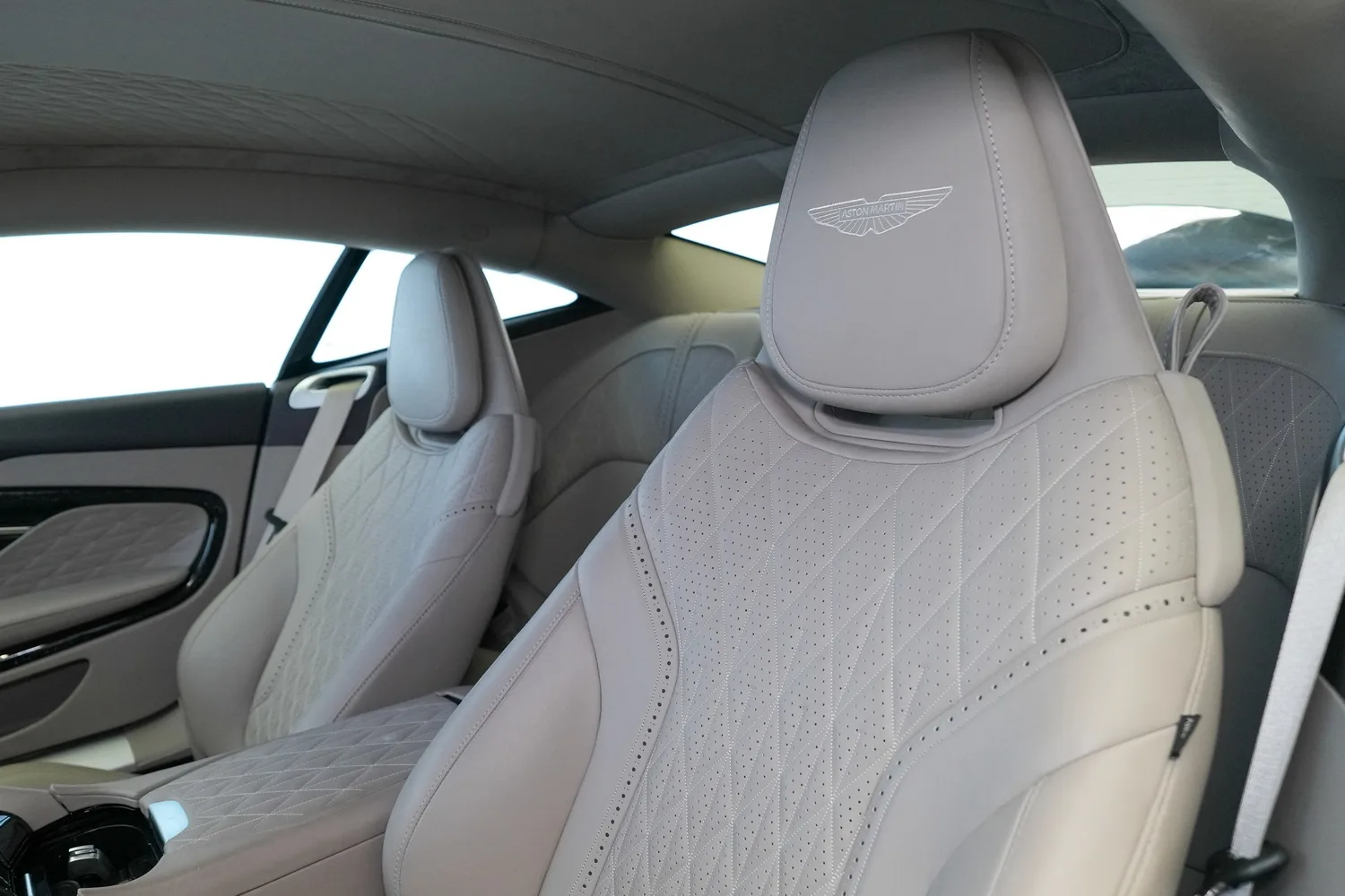 2024 Aston Martin DB12, 9/14