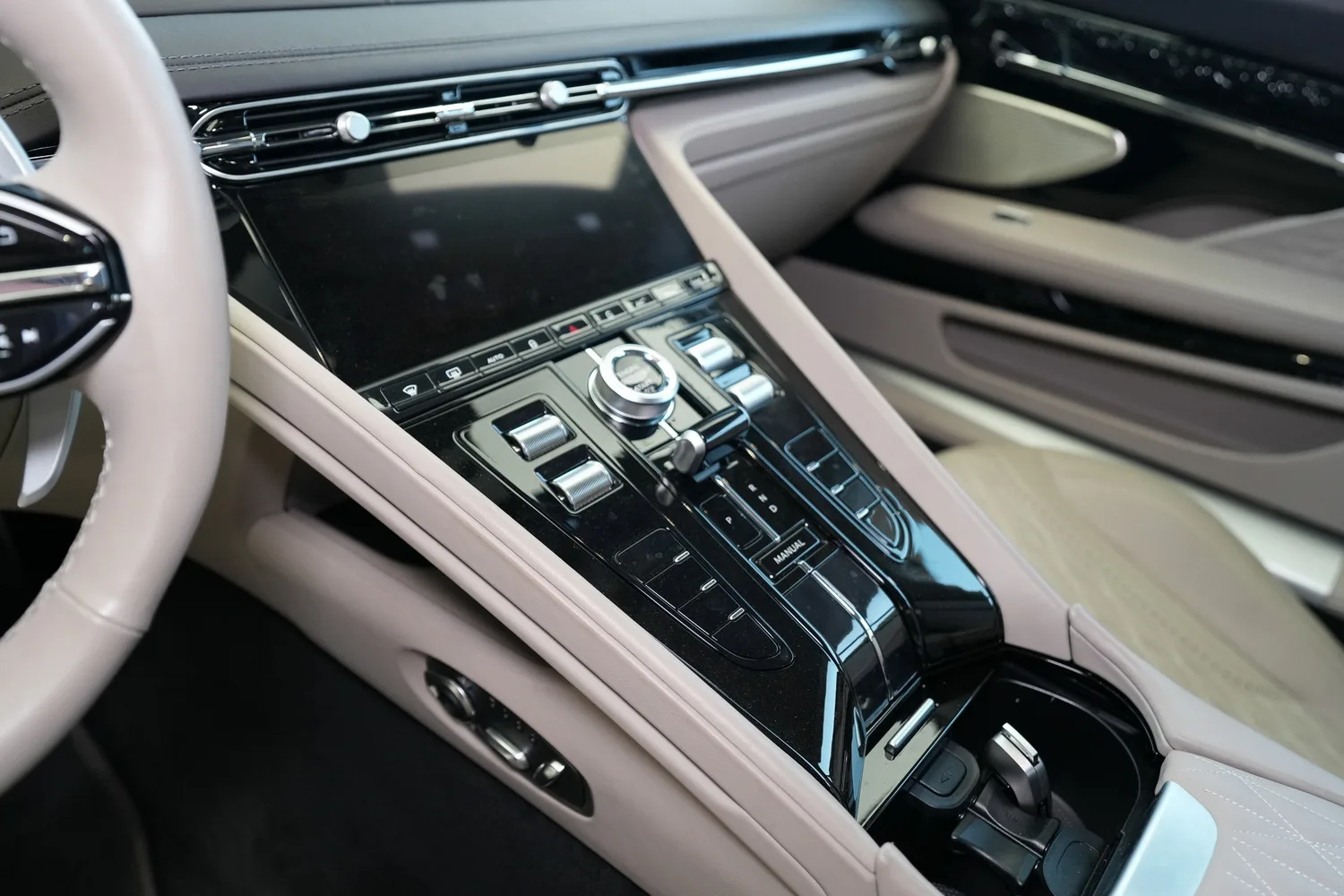 2024 Aston Martin DB12, 11/14