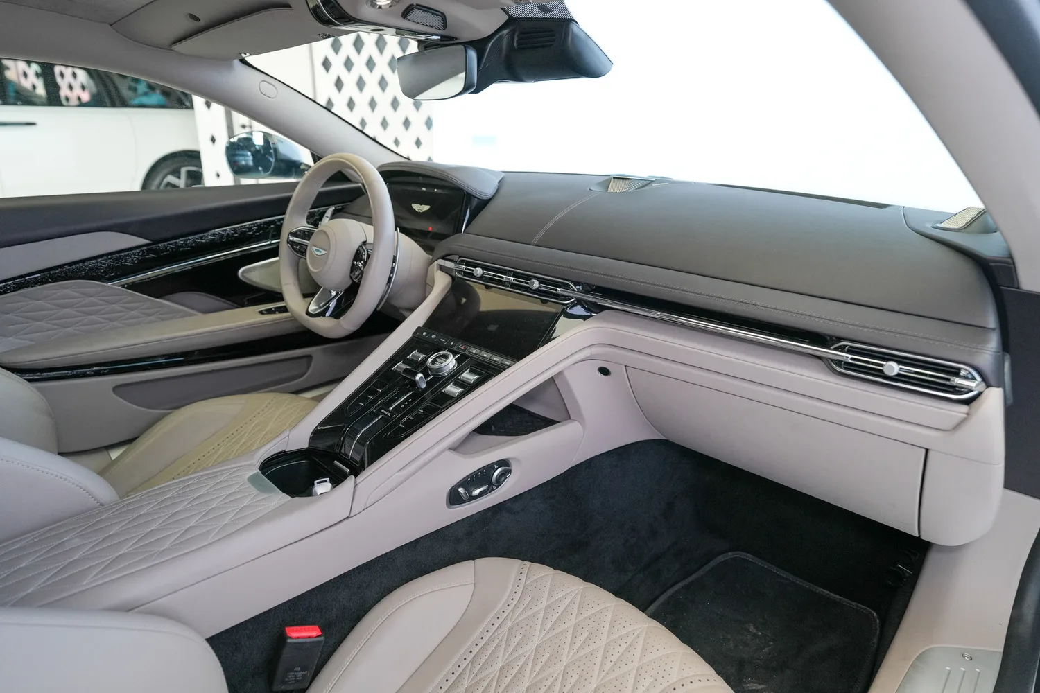 2024 Aston Martin DB12, 12/14